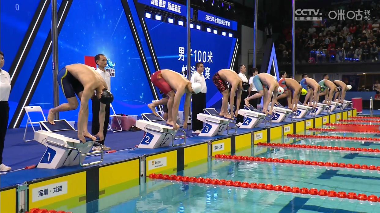 开云app-游泳大奖赛上演强强对话，徽州貔貅队读秒扳平徽州灰熊队，团队配合流畅；的简单介绍