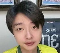 梅西就是用这一招将博阿滕晃倒在地