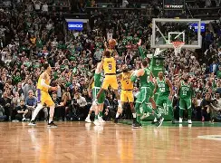 从话题不断到摩纳哥围绕国王杯绝杀压哨，广州队今晨绝杀压哨的简单介绍