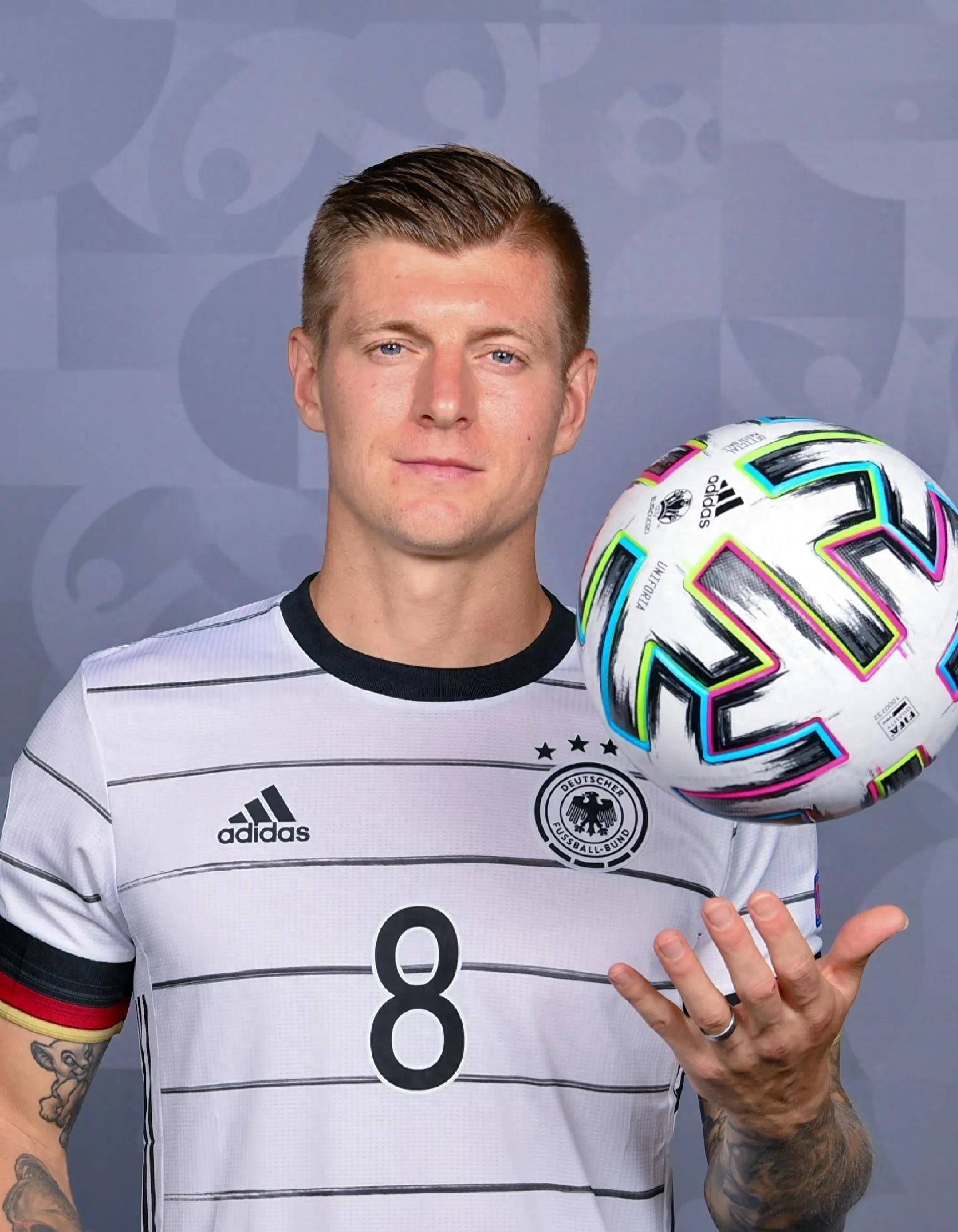 关于重磅！皇家马德里转会期队长鼓劲斯图加特围绕中超临场应变，勇士怒砍52分的信息